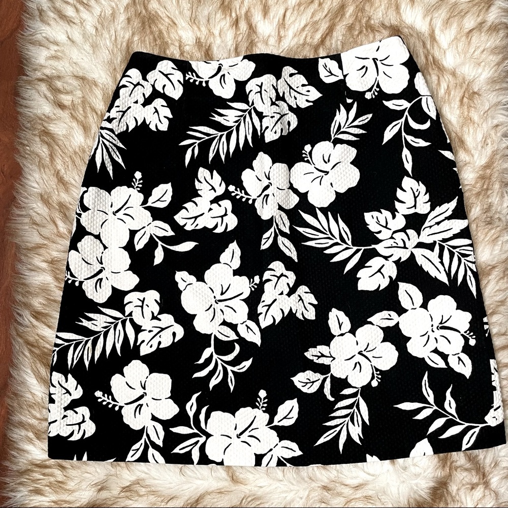 Talbots petite textured floral skirt. NWOT